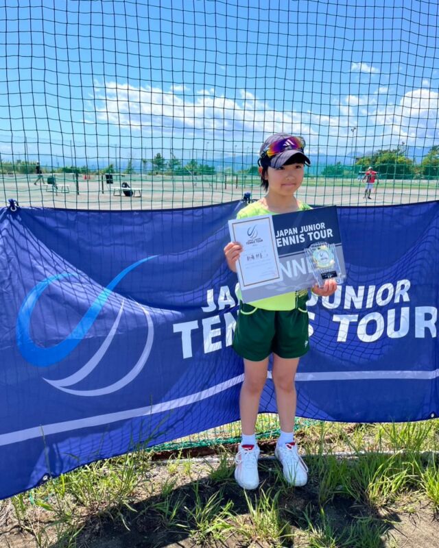 大磯フェニックスOJ U-10《優勝🥇》

先日、大磯フェニックスオープンジュニアが開催され、当スクールの新藤麒善 選手が10歳以下女子の部で見事優勝しました🏆

新藤選手、今大会もJOP大会での優勝 本当におめでとう㊗️🎉

新藤選手の日頃の努力や頑張りの成果が、無事に結果に繋がることができ、本当に良かったです☺️

今月の5月23日（金曜日）からは、いよいよ関東小学生がスタートになりますが、次の大きな大会でも良い結果を残せるよう、一緒に頑張っていきたいと思います✊

この度もたくさんの応援、本当にありがとうございました☺️🎾

#テニス
#テニスジュニア
#テニスジュニア育成 
#テニスジュニアサポート 
#テニスジュニア小学生
#テニスジュニア指導 
#テニスジュニアトーナメント
#テニスジュニア大会
#テニスコーチ
#テニススクール