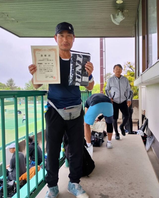 山梨県春季テニス選手権大会《上位入賞🥈》

5月は山梨県春季テニス選手権大会が開催され、当スクール所属の一般の生徒様方が、見事 上位入賞することができました‼️

▪️男子シングルスCDE級…柳沢暁さん 準優勝
▪️女子ダブルスBCD級…三浦・中山さんペア 3位

今大会は上位入賞、本当におめでとうございます🎉㊗️

皆さんの日頃の努力や頑張りの成果が、無事に結果に繋がることができ、本当に良かったです☺️

続く6月に開催される会長杯テニス選手権大会でも、良い内容や結果に繋げていけるよう、一緒に頑張っていきたいと思います✊

この度もたくさんの応援、本当にありがとうございました☺️🎾

#テニス
#テニス試合
#テニス試合シングルス
#テニス試合女子ダブルス 
#テニス試合女ダブ 
#テニストーナメント
#テニススクール
#テニスレッスン
#テニスプライベートレッスン
#テニスコーチ
